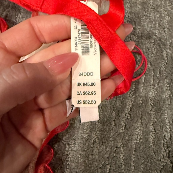 Victoria secret heart lingerie set . 34DDD and size med panties . - Picture 3 of 3